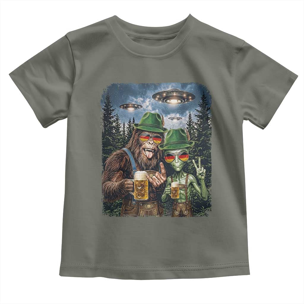 Funny Bigfoot Alien Oktoberfest Toddler T Shirt Selfie Beer Party German Lederhosen UFO Gift