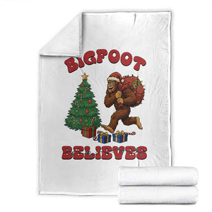 Funny Bigfoot Santa Believes Six Seven Meme Throw Blanket Trendy Gen Z Xmas Gift TS12 White Print Your Wear