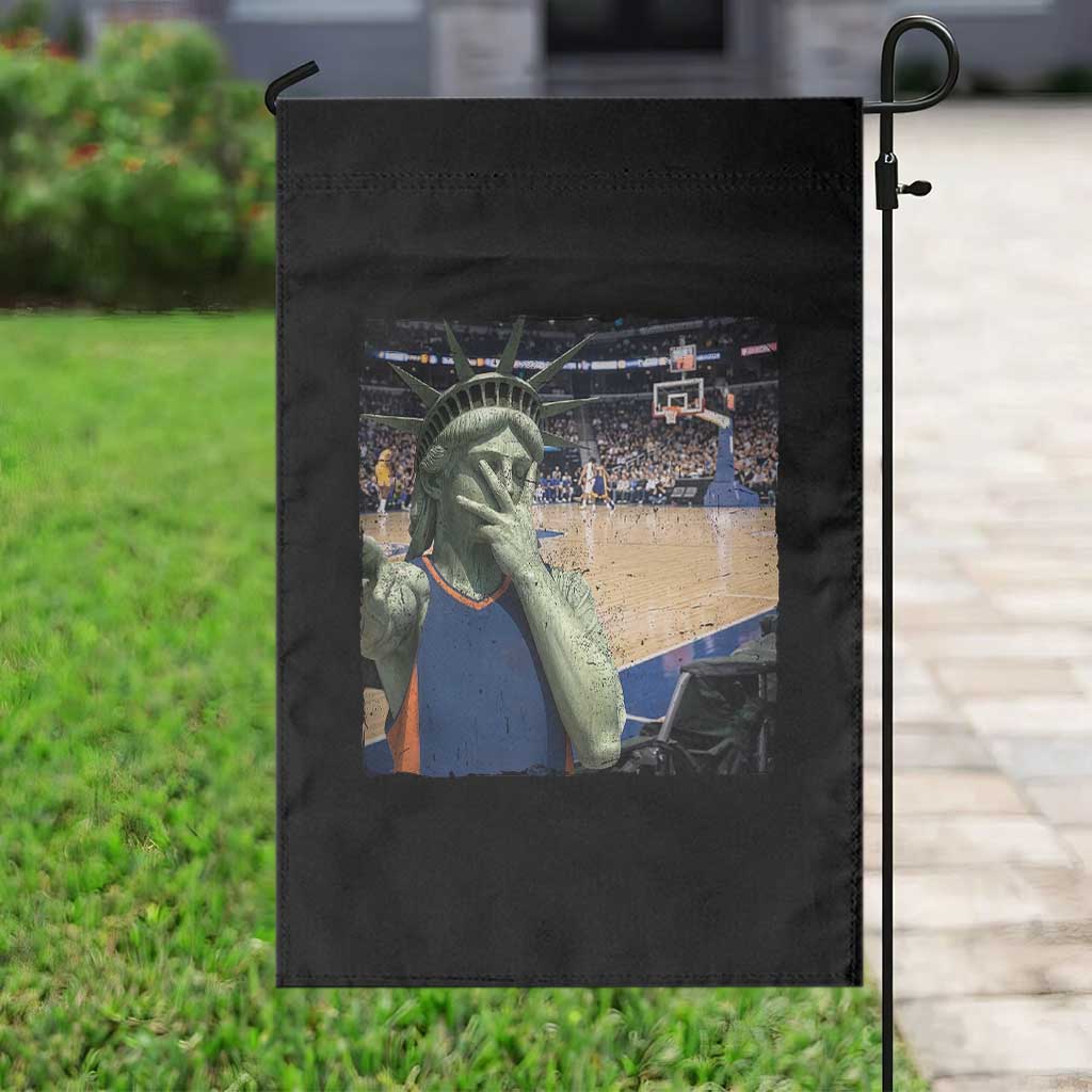 Funny Statue Of Liberty Basketball Selfie Graphic Garden Flag
