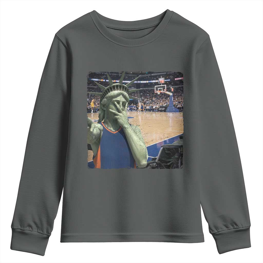 Funny Statue Of Liberty Basketball Selfie Graphic Youth Sweatshirt
