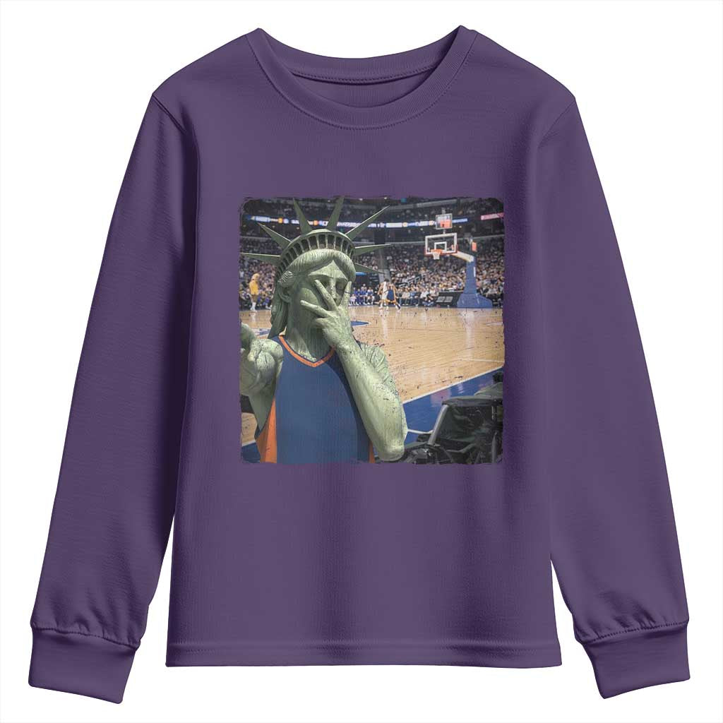 Funny Statue Of Liberty Basketball Selfie Graphic Youth Sweatshirt
