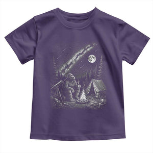 Bigfoot Camping Under Meteor Showers Toddler T Shirt Stargazer Gift