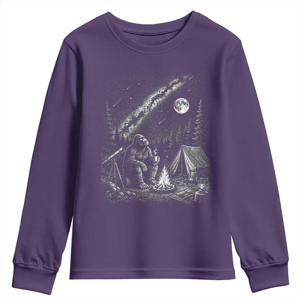 Bigfoot Camping Under Meteor Showers Youth Sweatshirt Stargazer Gift