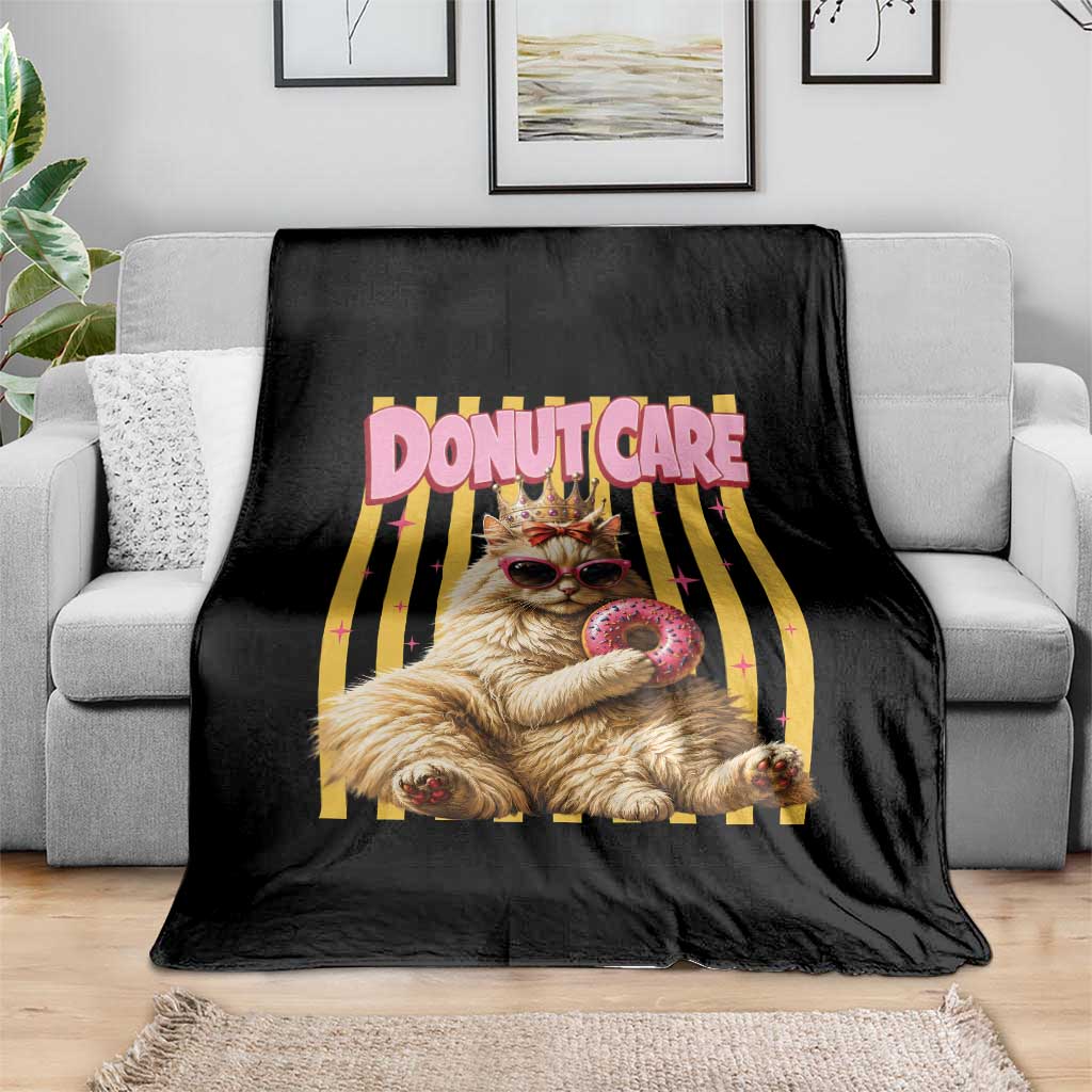 Funny Princess Cat Eating Donut Throw Blanket Sci-Fi Book Lover Gift
