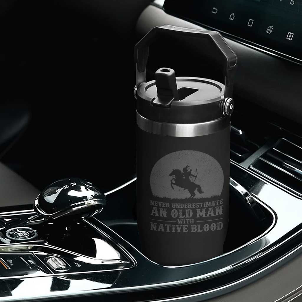 Never Underestimate An Old Man Native American Warrior Flip Straw Tumbler