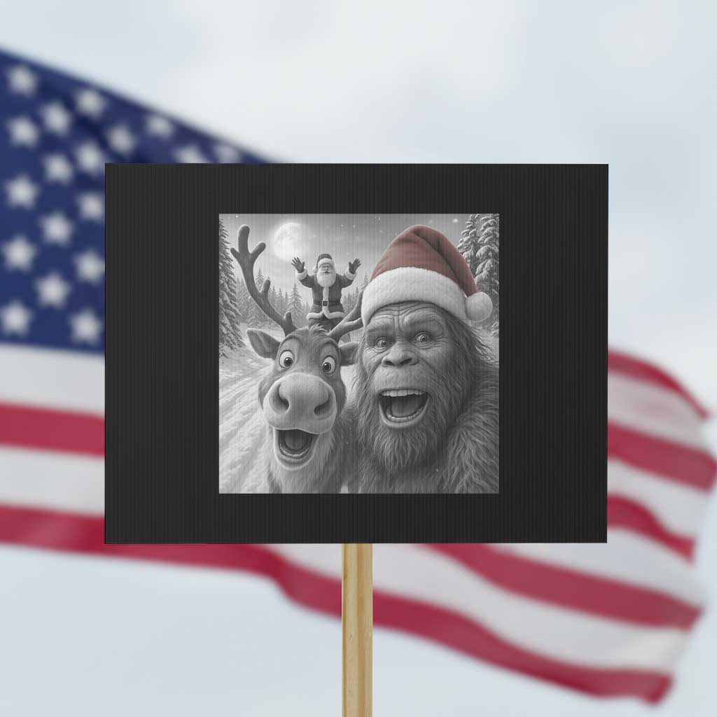 Funny Bigfoot Selfie Christmas Protest Sign Santa Reindeer Sasquatch Xmas TS14 Horizontal 18