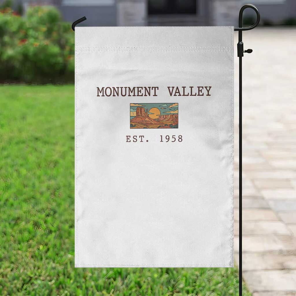 Retro Monument Valley Arizona Sunset Established 1958 Garden Flag Southwest Desert Road Trip Eagle Nature Souvenir