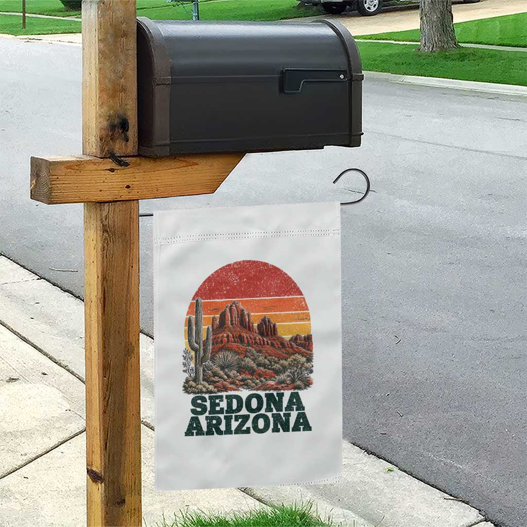 Retro Sedona Arizona Mountain Garden Flag Southwest Hiking Outdoor Nature Souvenir